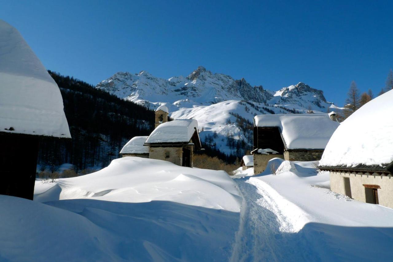 Le Leyrier Hameau des Chazals Nevache Hautes Alpes Extérieur photo